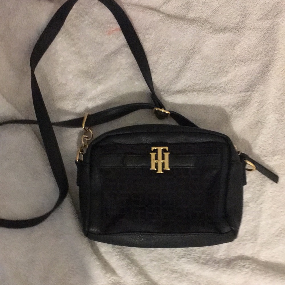Tommy hilfigier strap bag .
